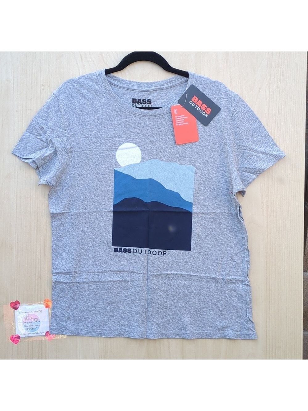 NWT Bass Outdoor Woman's t-shirt Medium size Gray Color